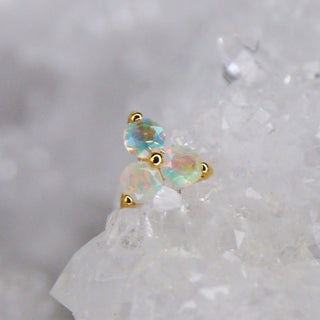 anatometal yellow gold 18k 18 karat opal trinity trip triple cluster faceted cut opal white reflective rainbow threadless push fit attachment
