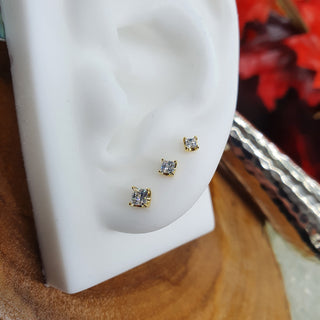 Princess cut 18k gold earring