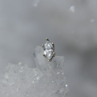 anatometal white gold marquise gem