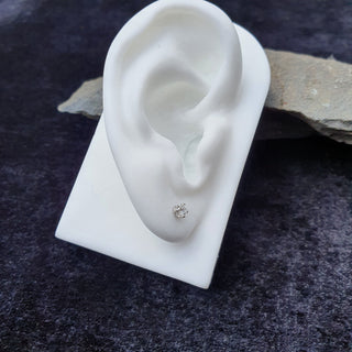 18K white gold diamond earring