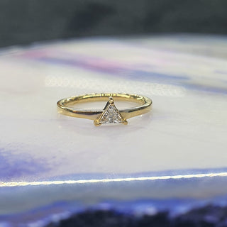 18K Triangle gold conch ring Cardiff